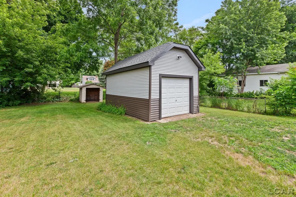 138 E Robinson Street Jackson City MI 49203