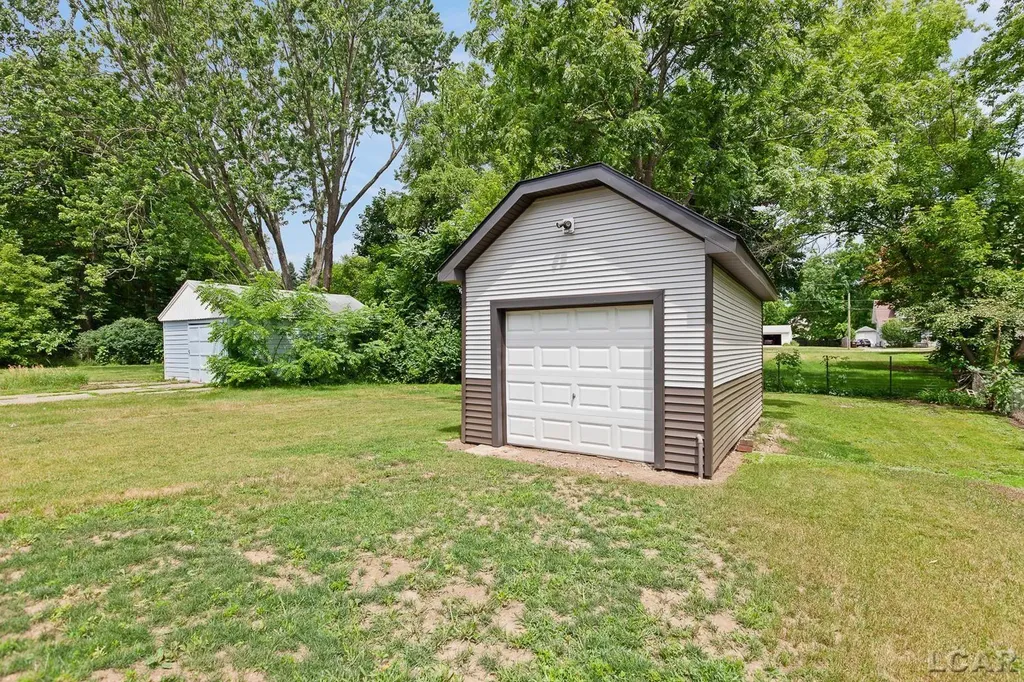 138 E Robinson Street Jackson City MI 49203