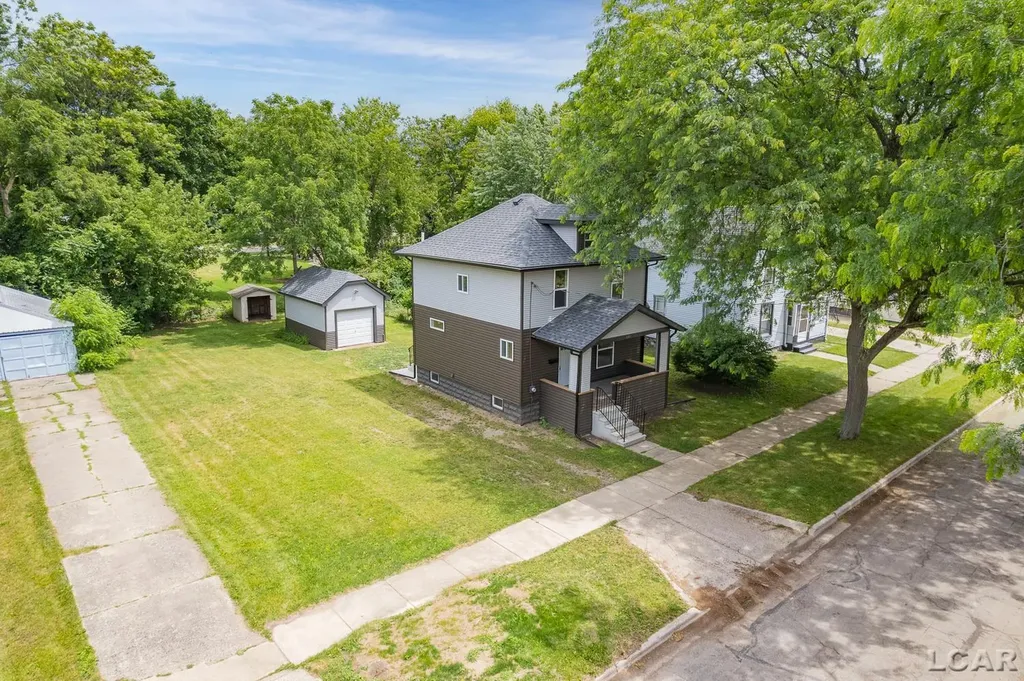 138 E Robinson Street Jackson City MI 49203