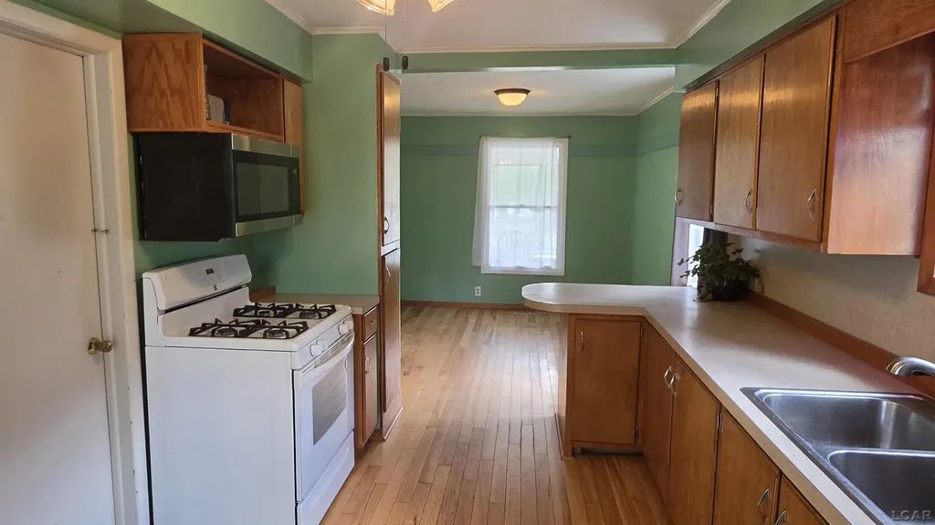 714 Mulberry Street Adrian City MI 49221