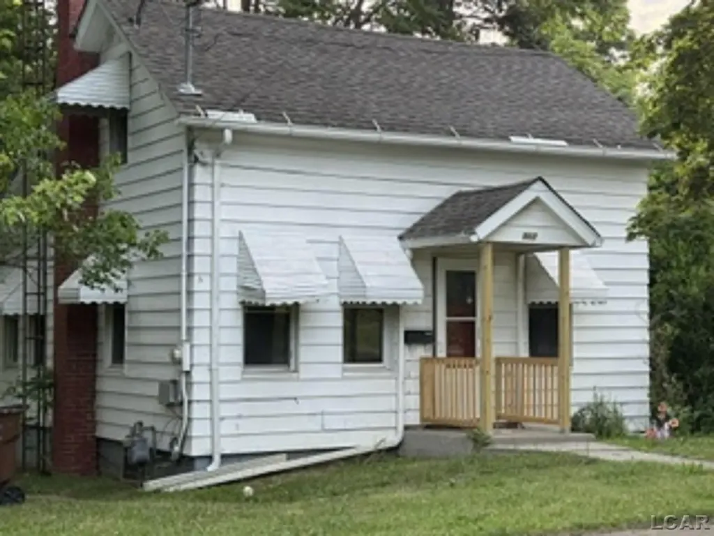 907 Bristol Street Adrian City MI 49221