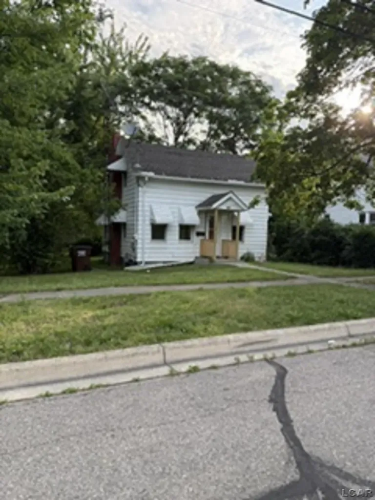 907 Bristol Street Adrian City MI 49221