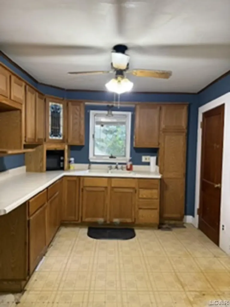 907 Bristol Street Adrian City MI 49221