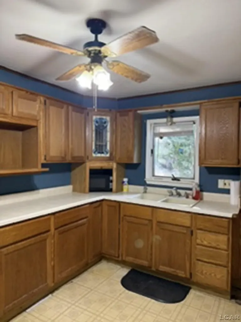 907 Bristol Street Adrian City MI 49221