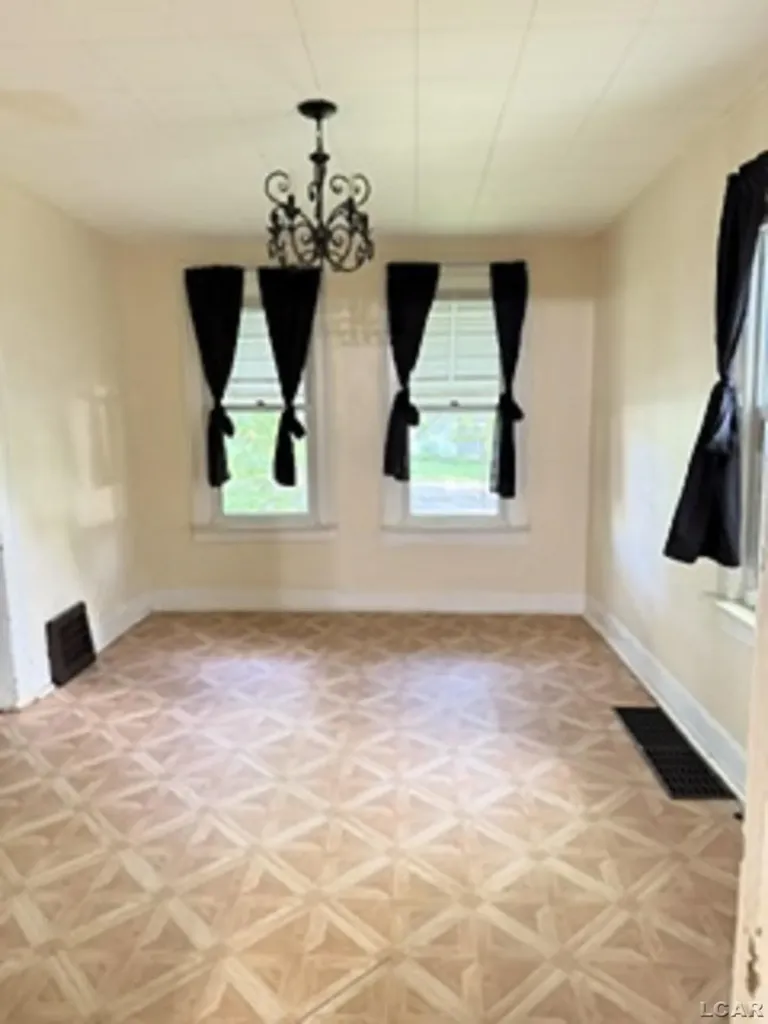 907 Bristol Street Adrian City MI 49221