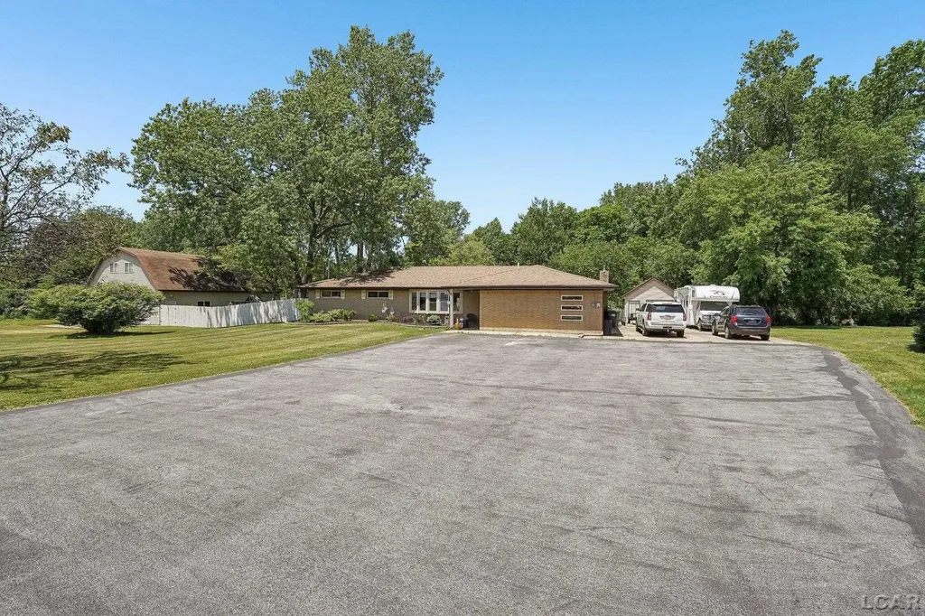 1476 W Sterns Road Bedford Township MI 48182
