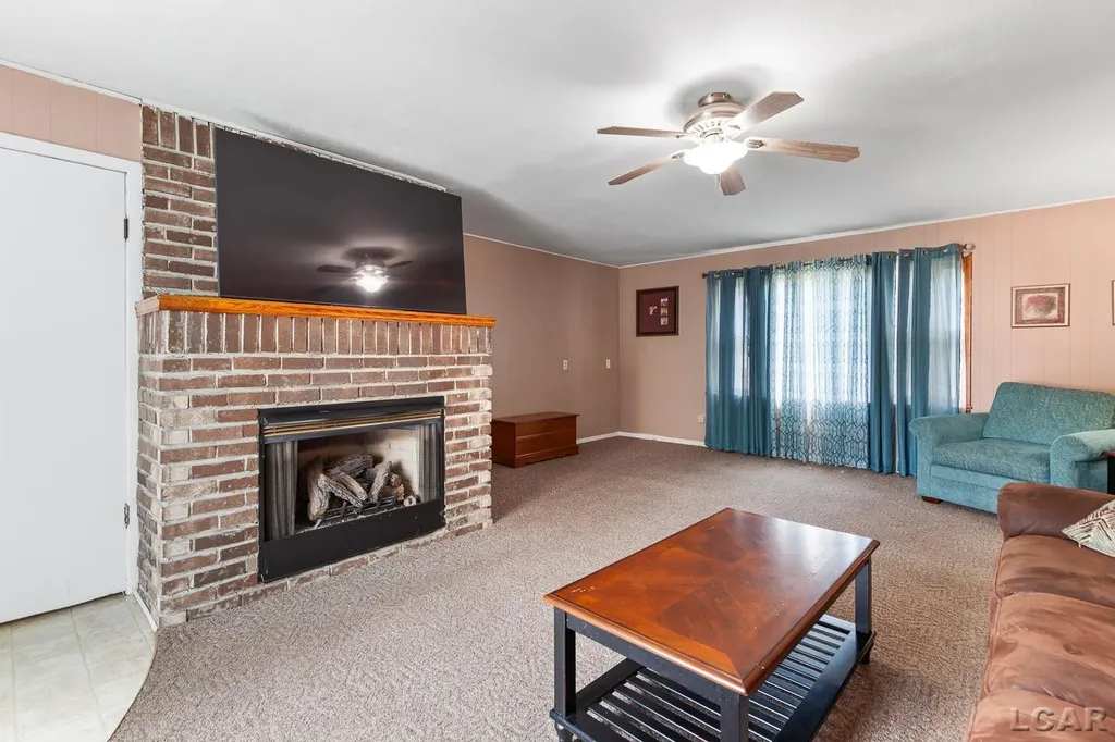 203 E Congress Street Morenci City MI 49256