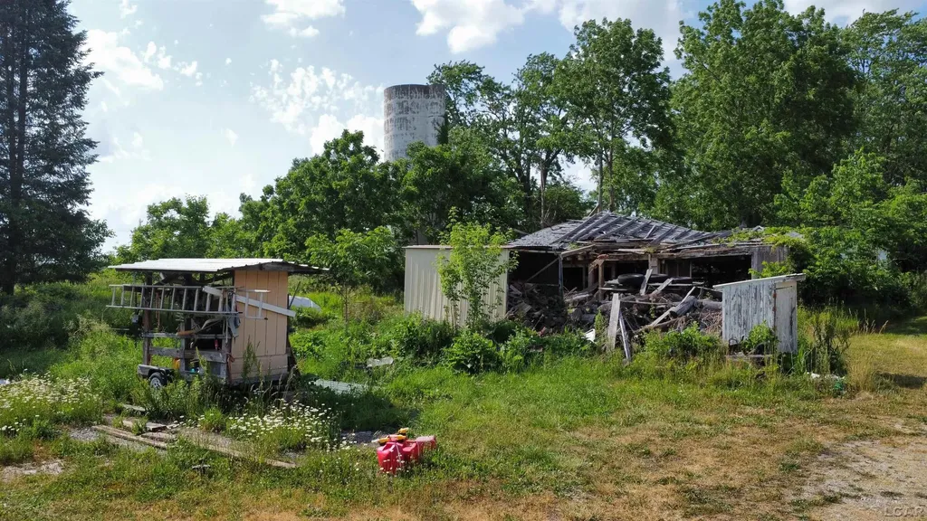 1000 Whig Highway Adrian Township MI 49221