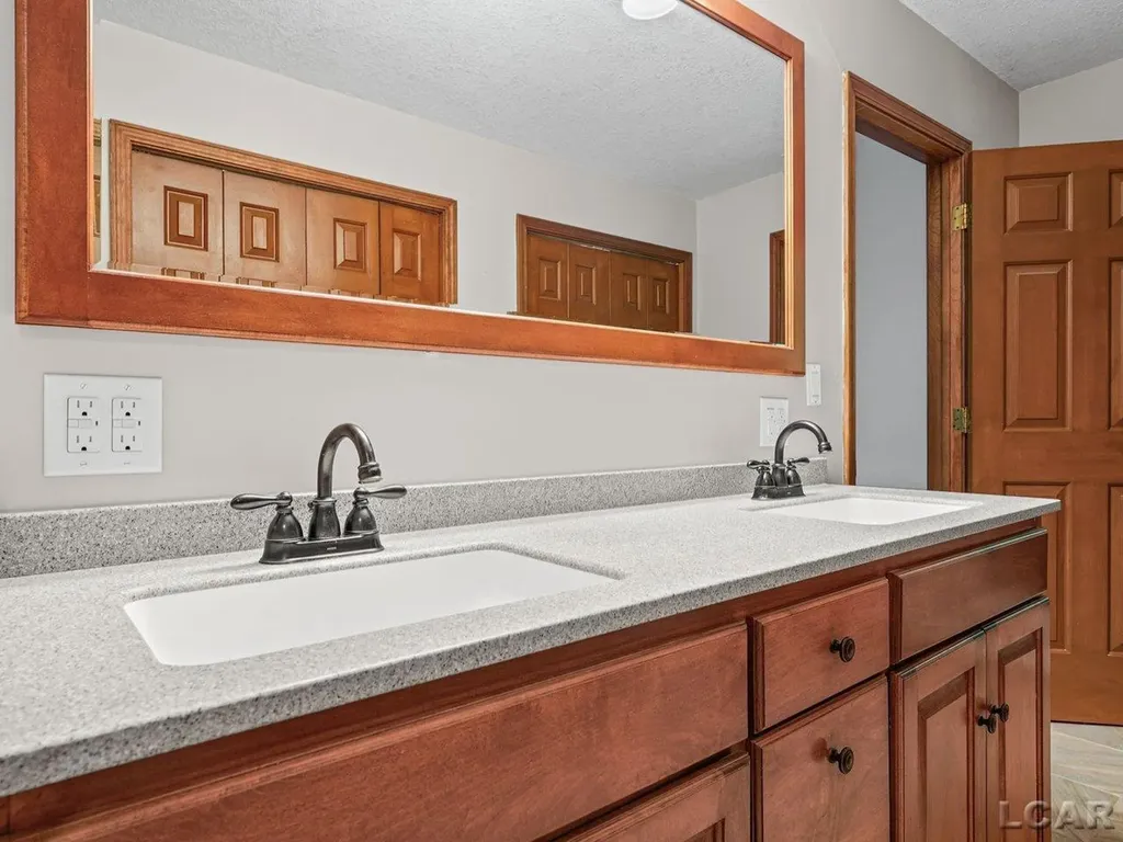 5944 Riga Highway Blissfield Township MI 49228