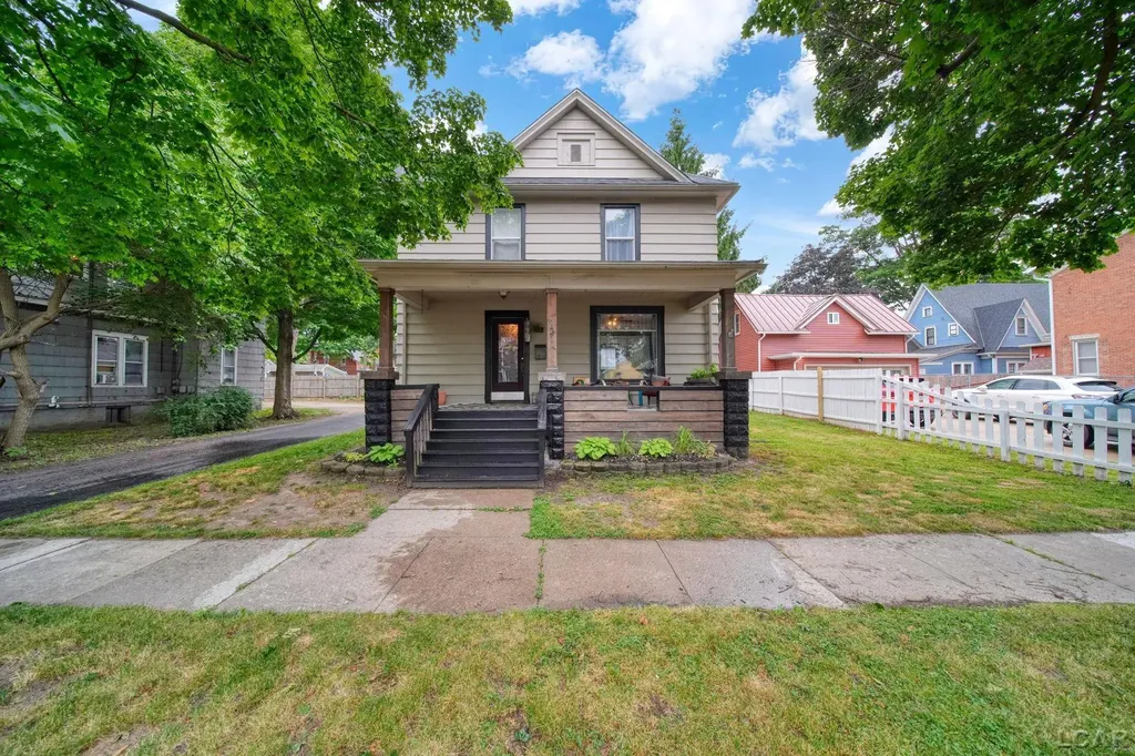 121 Dallas Street Adrian City MI 49221