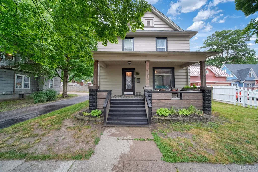 121 Dallas Street Adrian City MI 49221