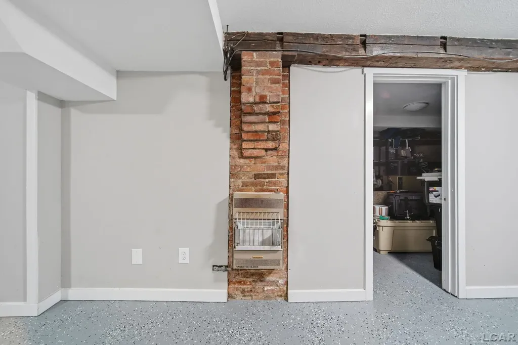 121 Dallas Street Adrian City MI 49221