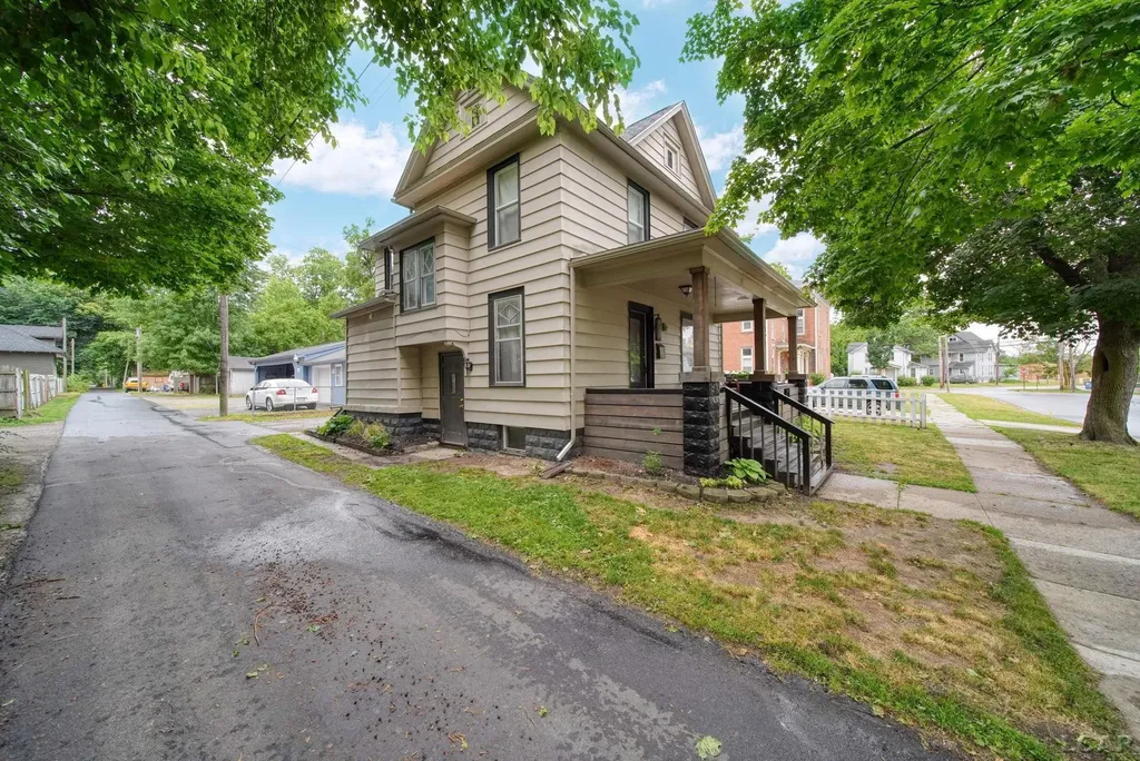 121 Dallas Street Adrian City MI 49221