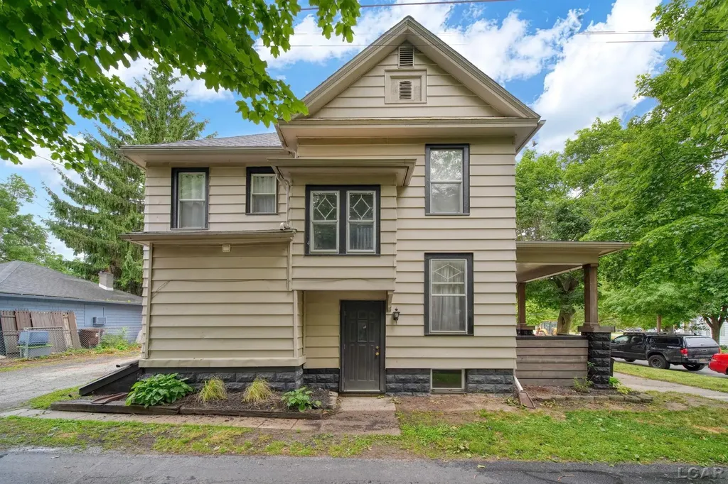 121 Dallas Street Adrian City MI 49221