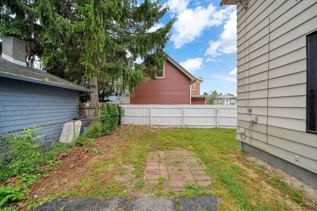 121 Dallas Street Adrian City MI 49221