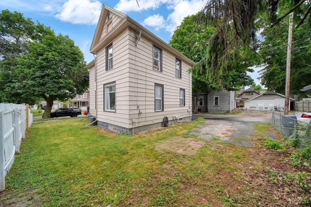 121 Dallas Street Adrian City MI 49221