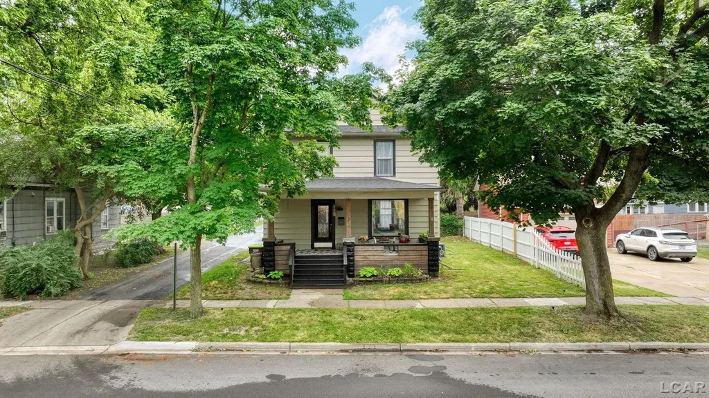 121 Dallas Street Adrian City MI 49221