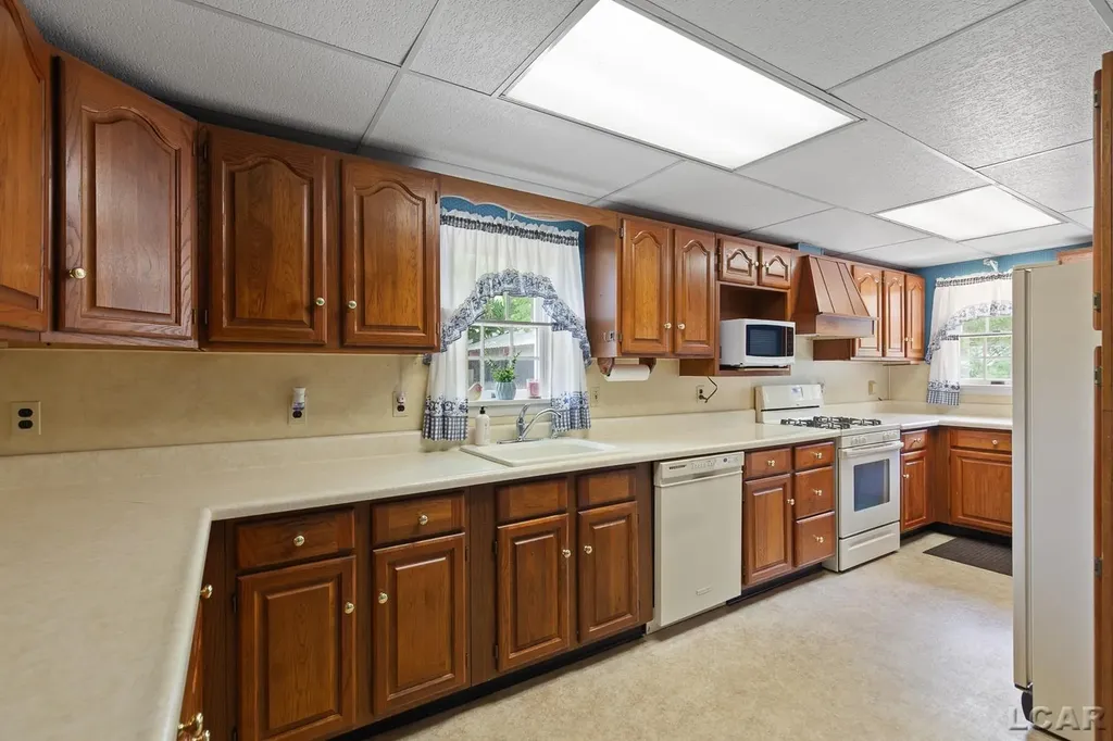 302 Croswell Street Adrian City MI 49221