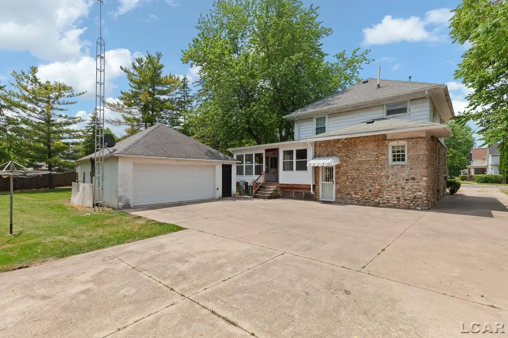 302 Croswell Street Adrian City MI 49221