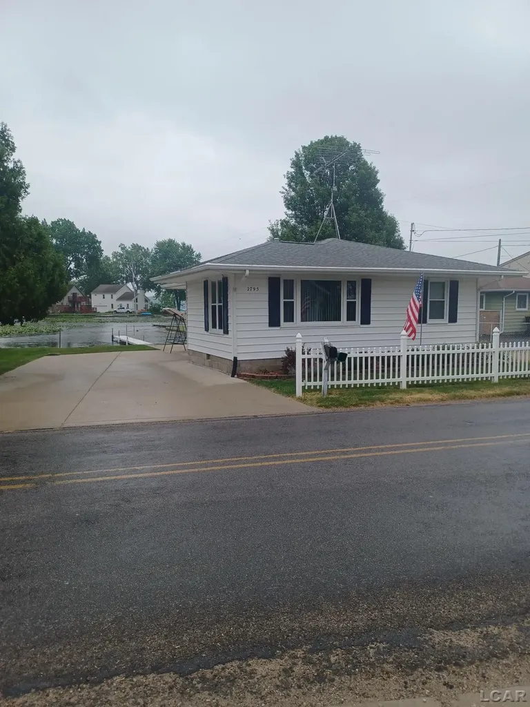 2795 Round Lake Highway Rollin Township MI 49253