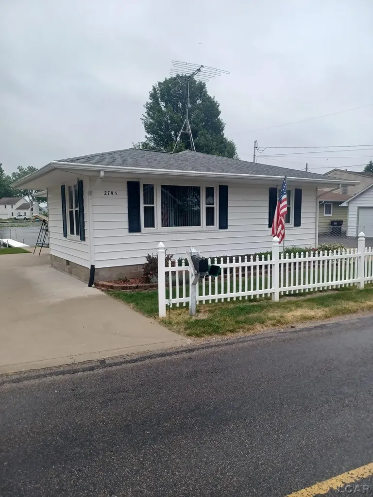2795 Round Lake Highway Rollin Township MI 49253