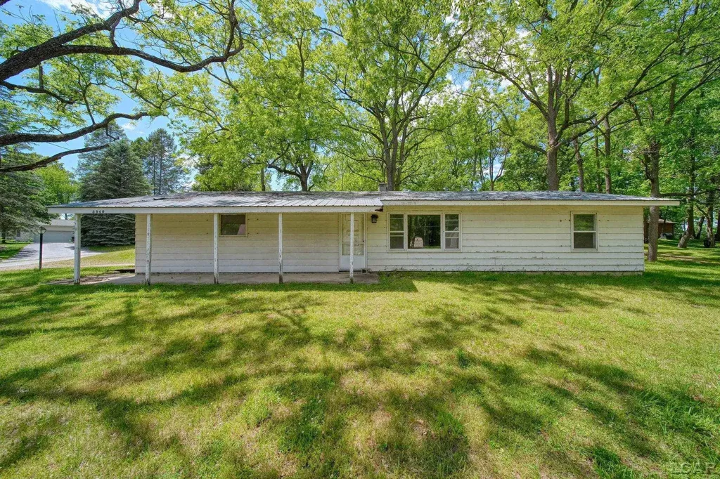 3940 Round Lake Highway Woodstock Township MI 49253