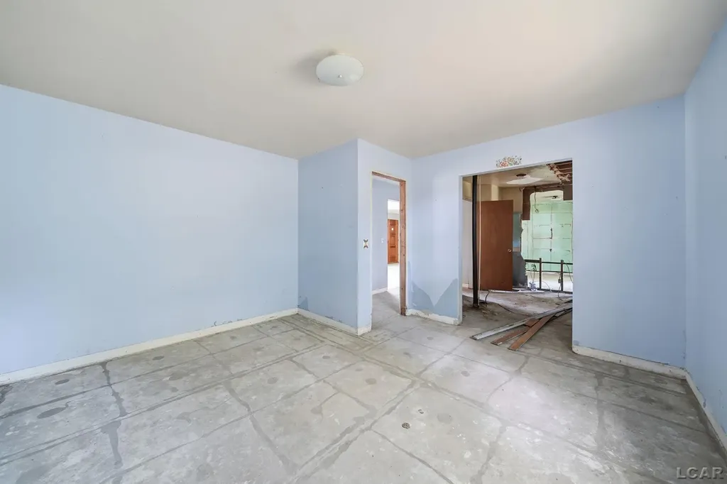 3940 Round Lake Highway Woodstock Township MI 49253