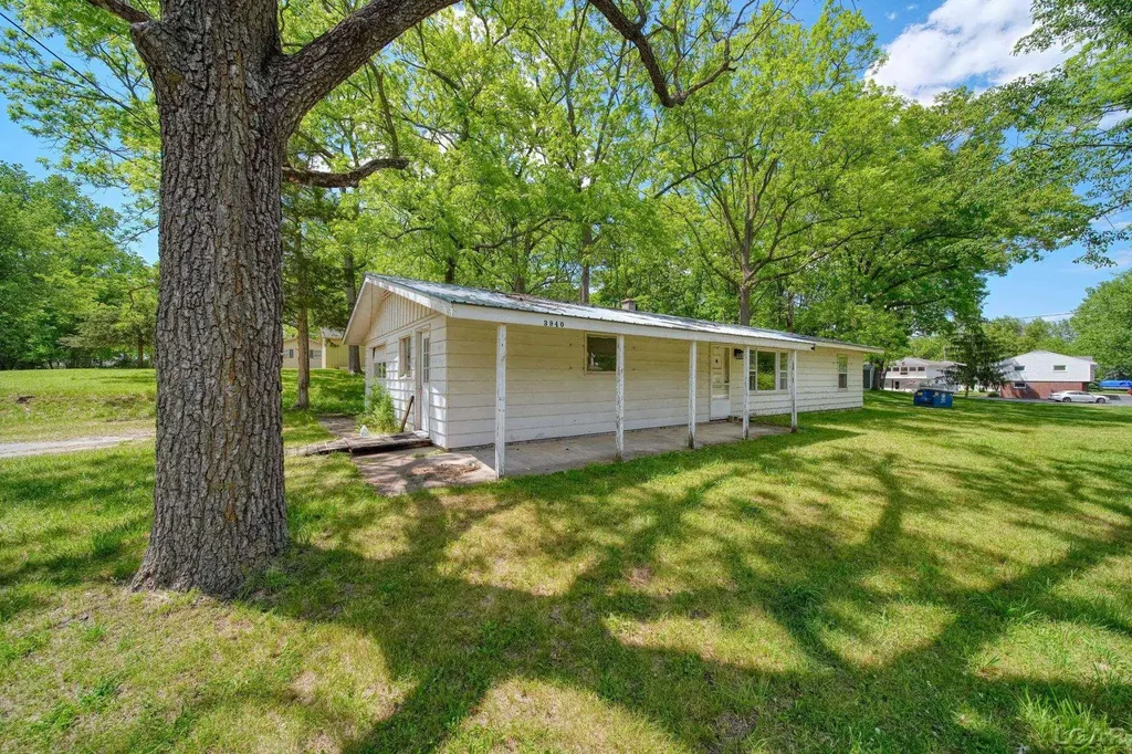 3940 Round Lake Highway Woodstock Township MI 49253