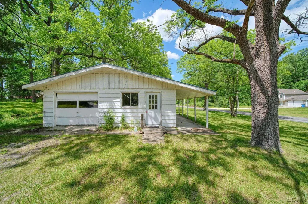 3940 Round Lake Highway Woodstock Township MI 49253