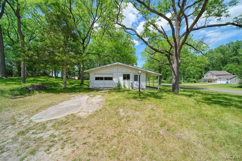 3940 Round Lake Highway Woodstock Township MI 49253