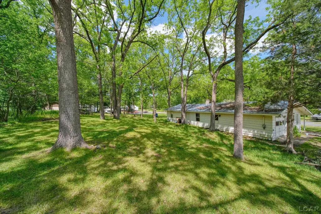 3940 Round Lake Highway Woodstock Township MI 49253