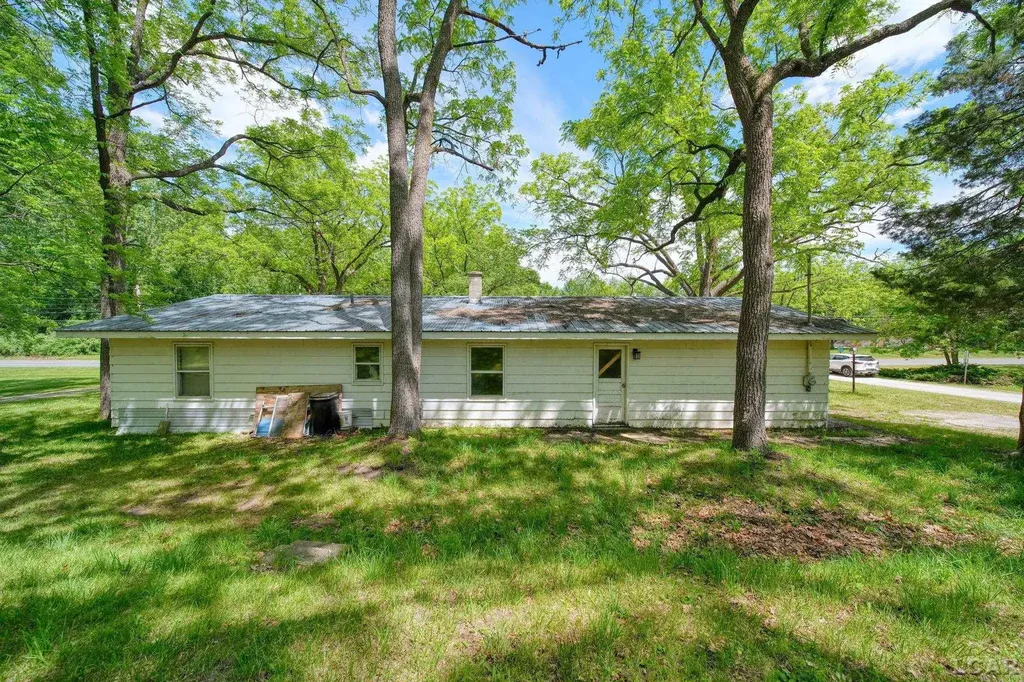 3940 Round Lake Highway Woodstock Township MI 49253
