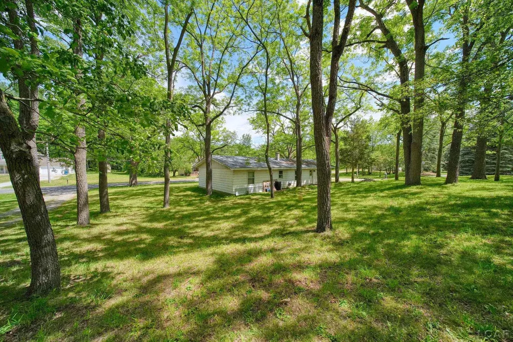 3940 Round Lake Highway Woodstock Township MI 49253