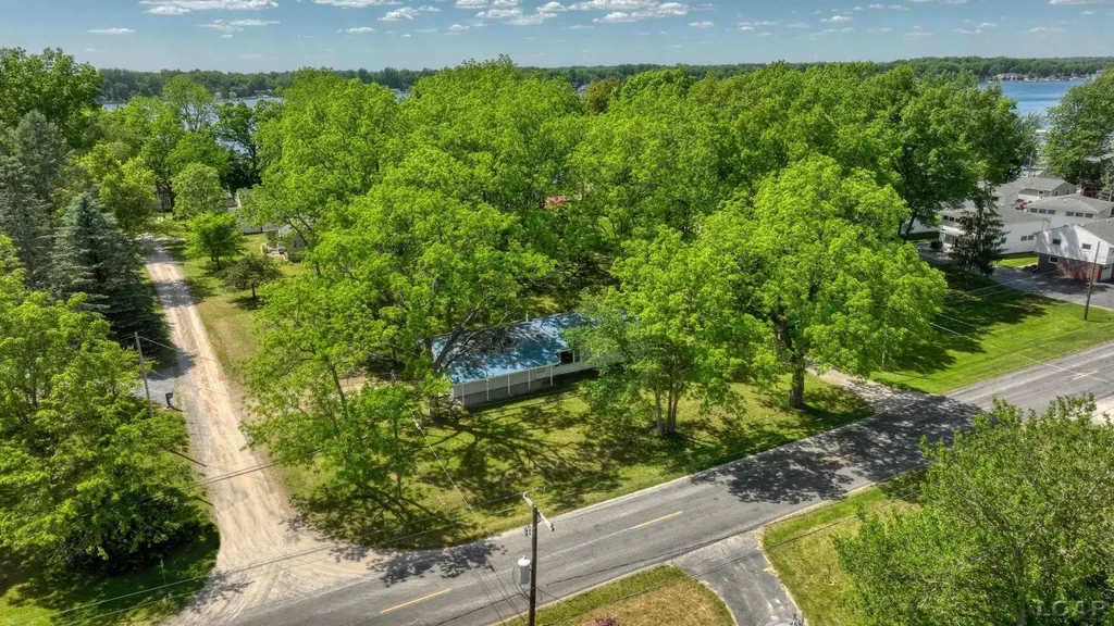 3940 Round Lake Highway Woodstock Township MI 49253