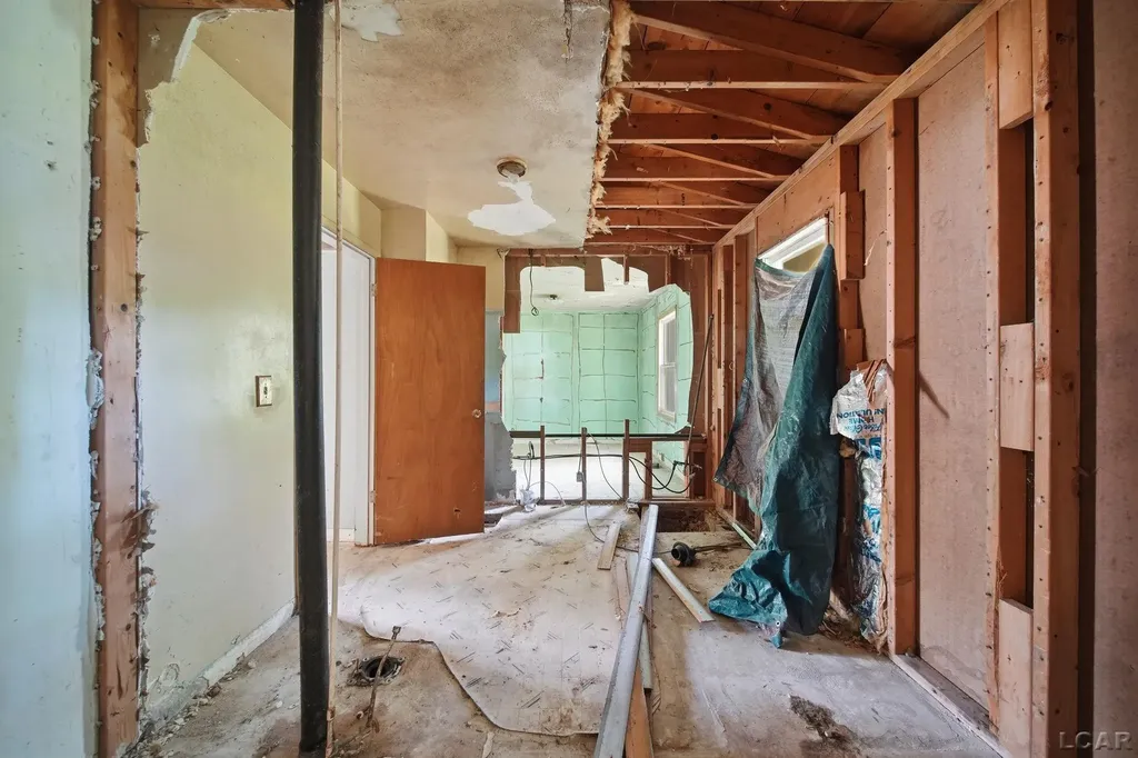 3940 Round Lake Highway Woodstock Township MI 49253