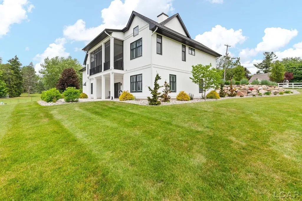 575 Budlong Street Adrian City MI 49221