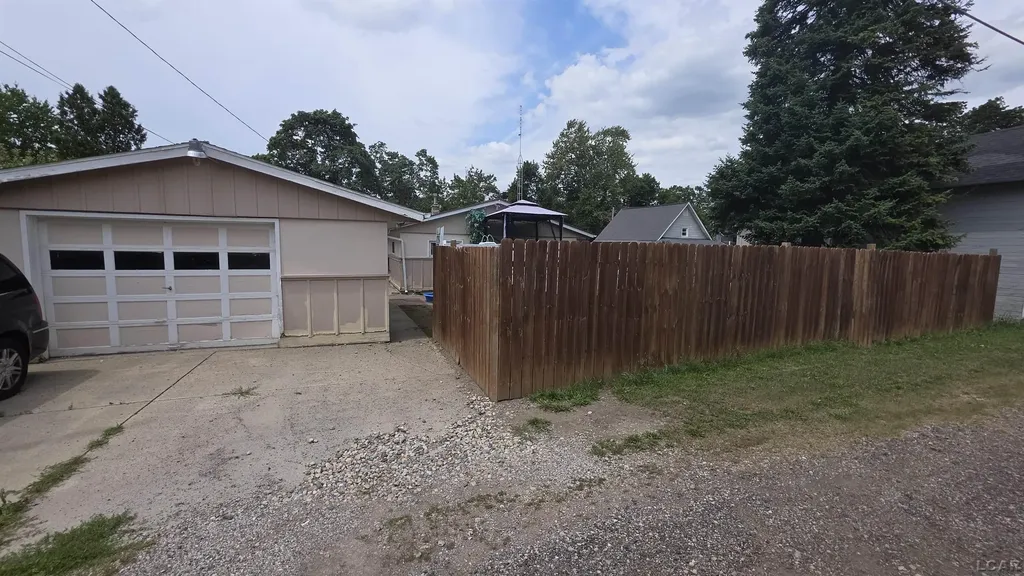 607 Oak Street Hudson City MI 49247