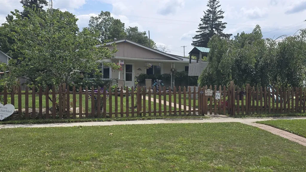 607 Oak Street Hudson City MI 49247
