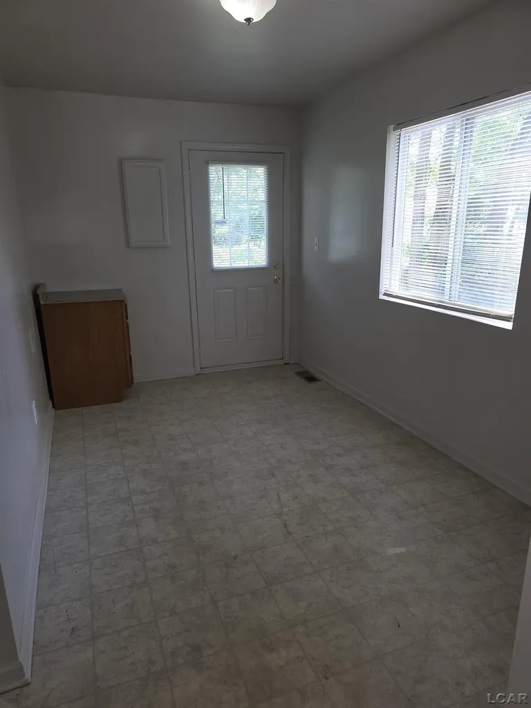 23626 Stewart Avenue Warren City MI 48089