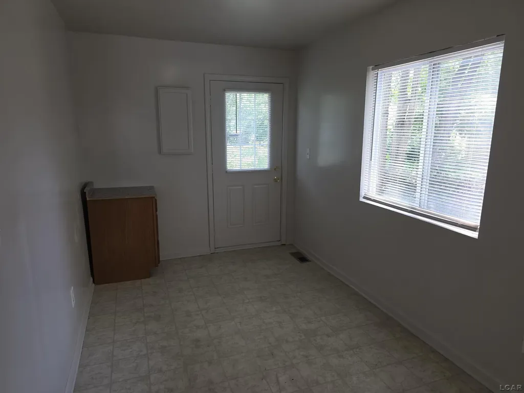 23626 Stewart Avenue Warren City MI 48089
