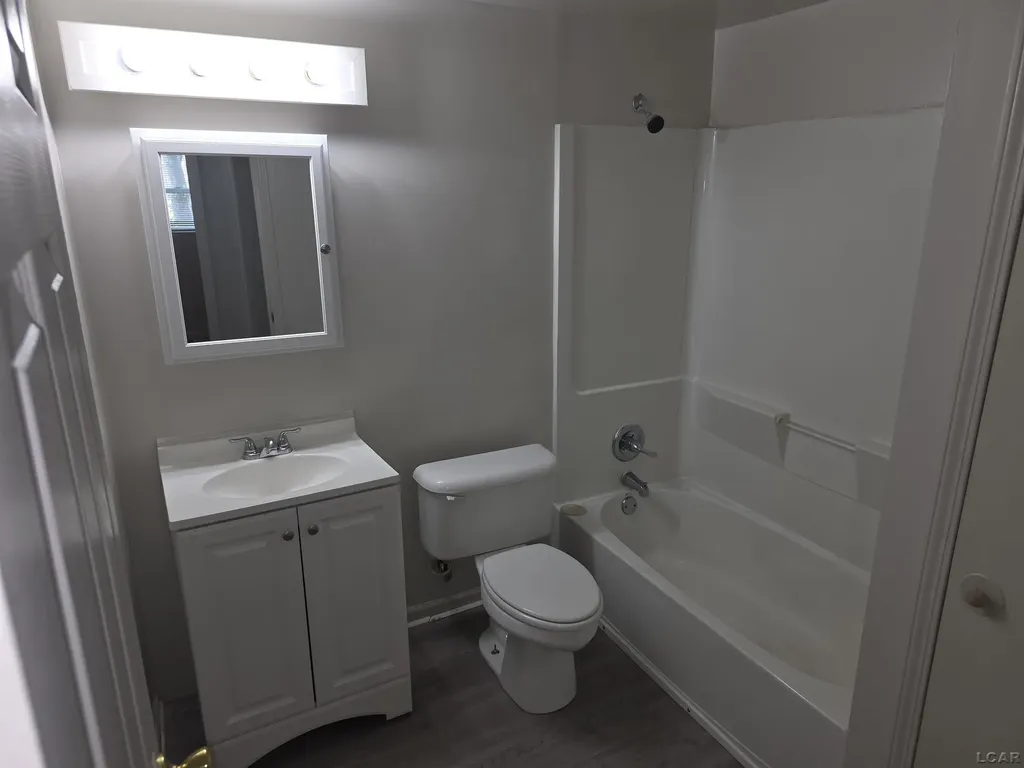 23626 Stewart Avenue Warren City MI 48089