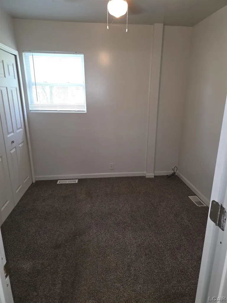 23626 Stewart Avenue Warren City MI 48089