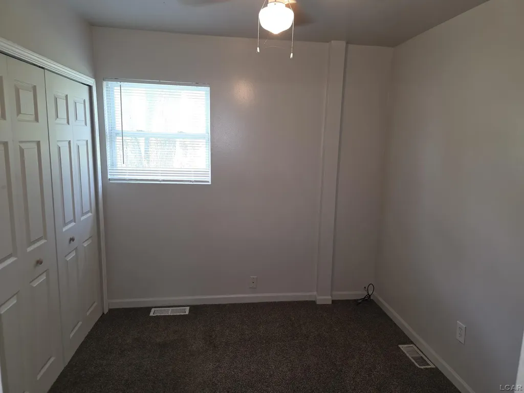 23626 Stewart Avenue Warren City MI 48089