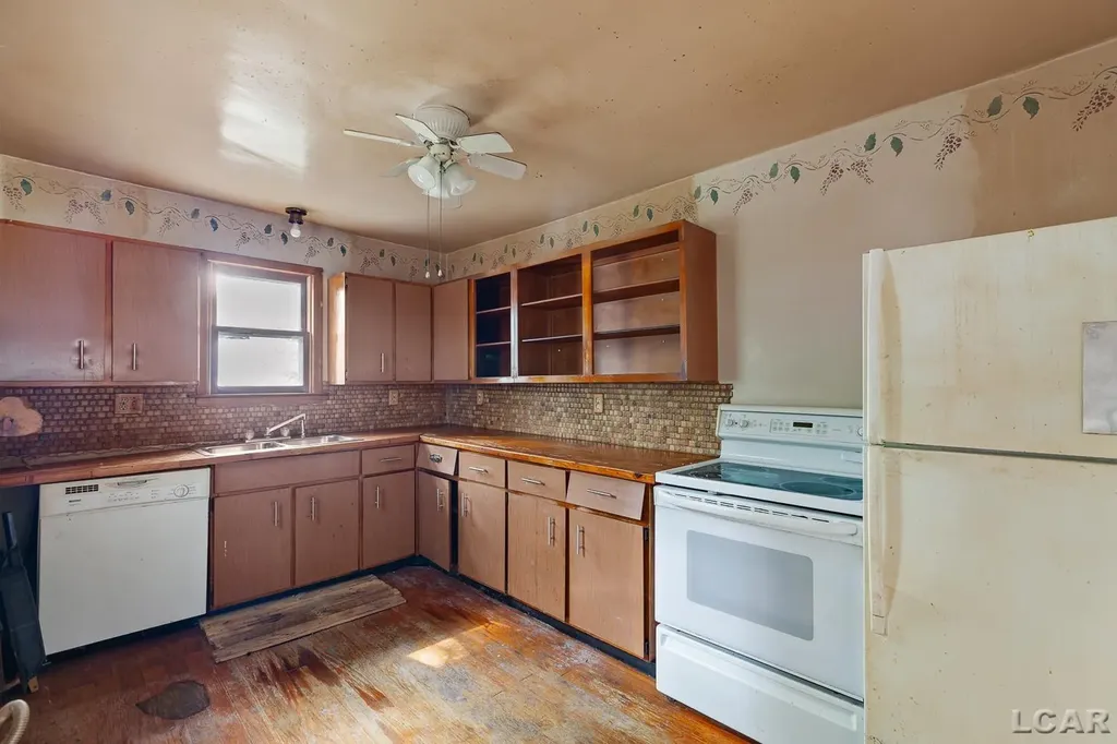 306 Summer Street Adrian City MI 49221