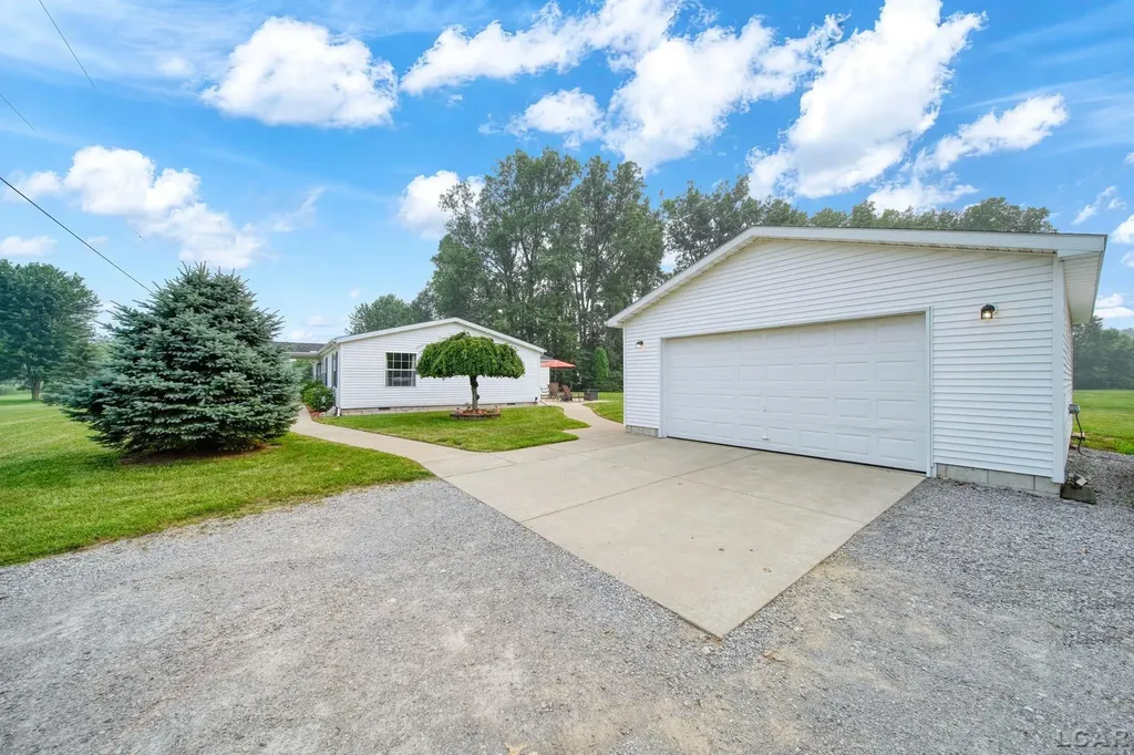1052 Meanwell Road Dundee Township MI 48131