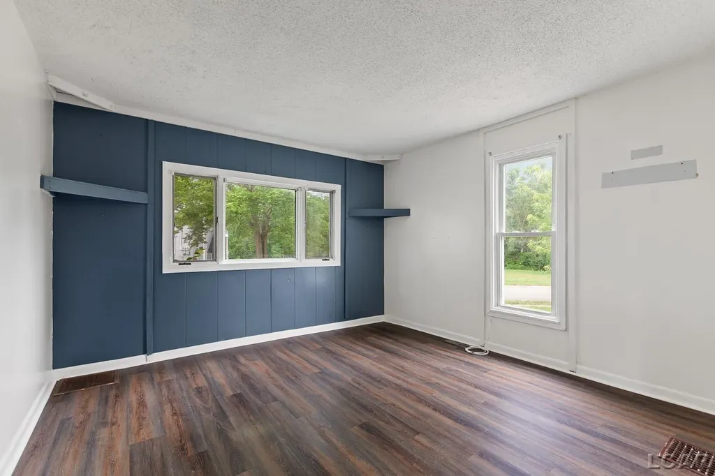 124 Bent Oak Avenue Adrian City MI 49221