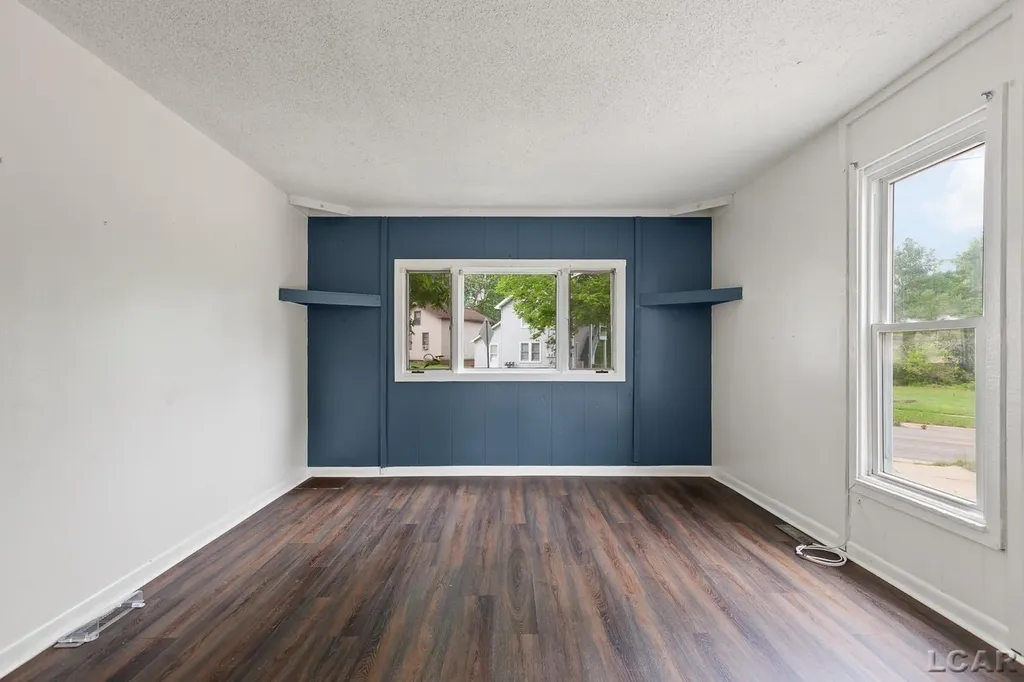 124 Bent Oak Avenue Adrian City MI 49221