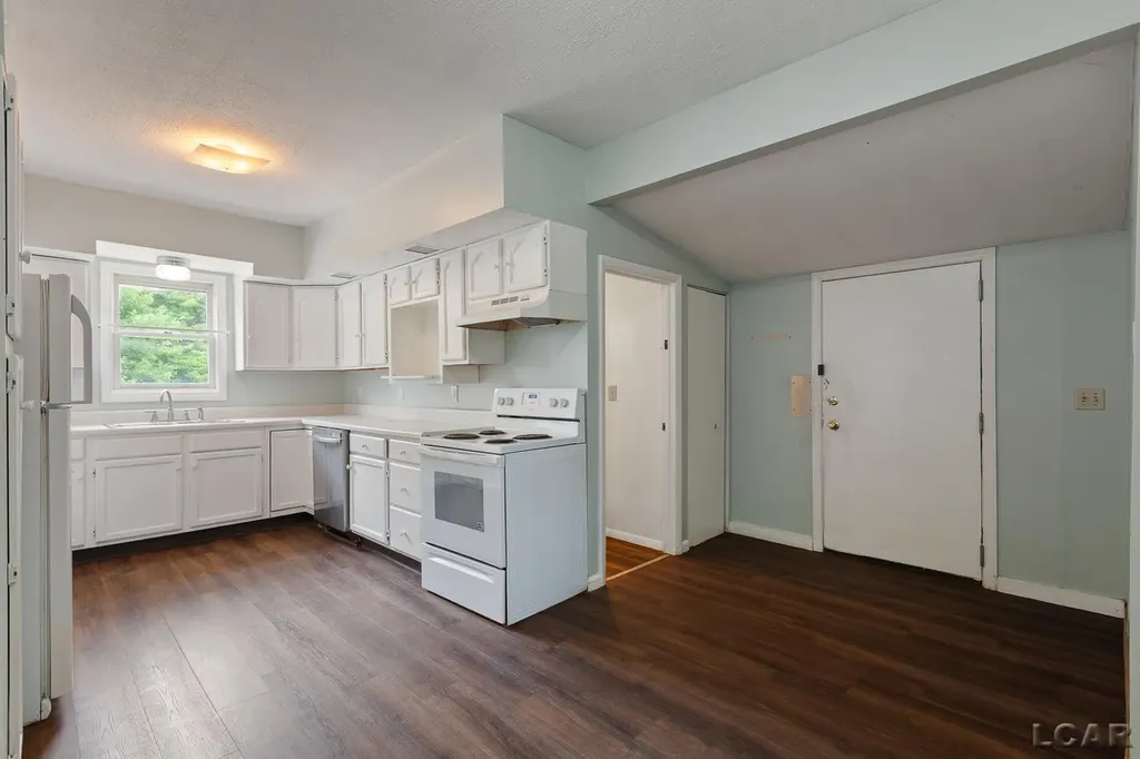 124 Bent Oak Avenue Adrian City MI 49221
