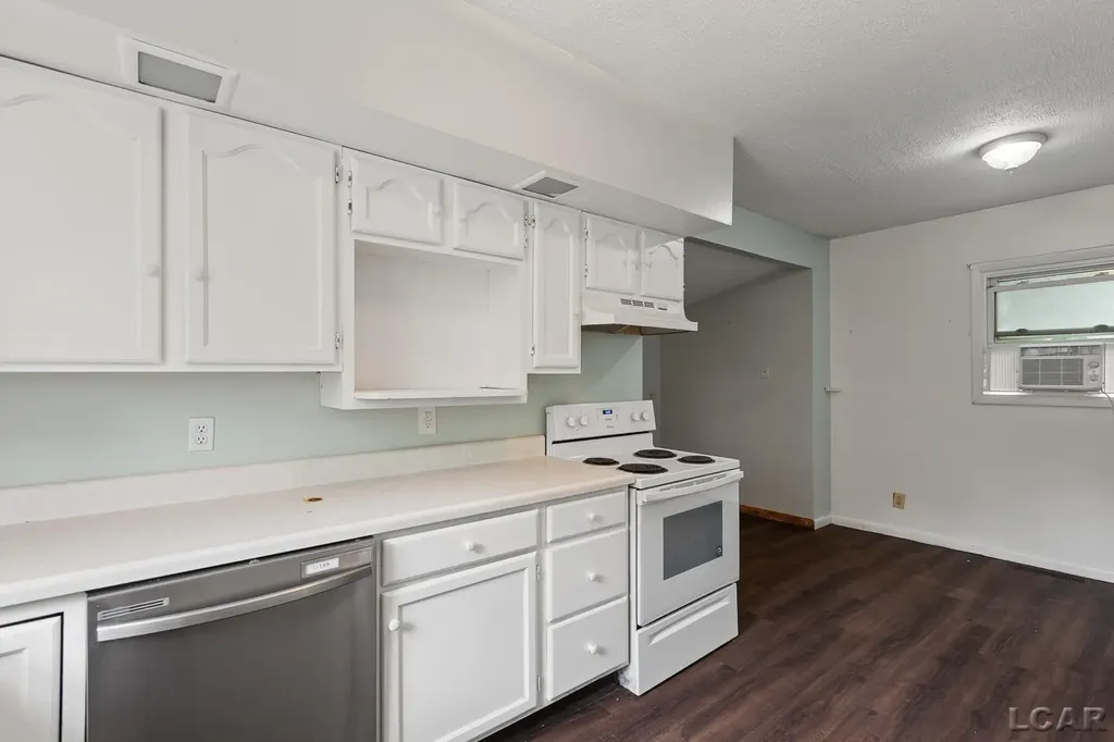 124 Bent Oak Avenue Adrian City MI 49221