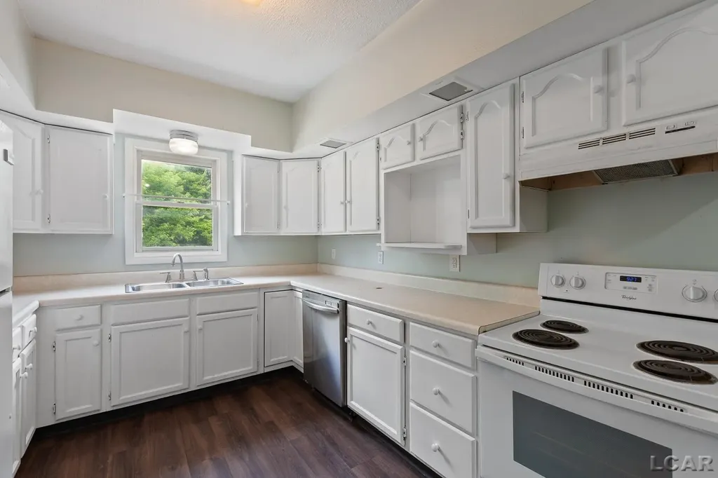 124 Bent Oak Avenue Adrian City MI 49221